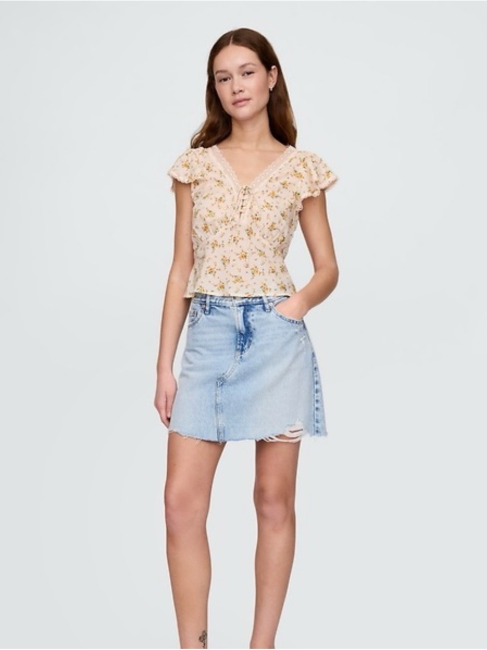 GAP NWT Cream Floral Lace-Trim V-Neck Flutter Sleeve Top
